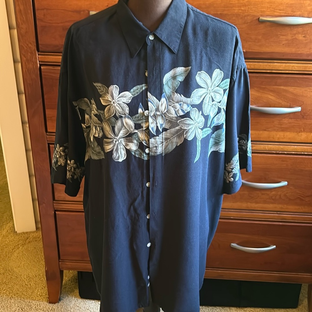 Men’s Campia Moda black Hawaiian flower shirt